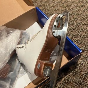 Riedell size 6 women’s figure skates